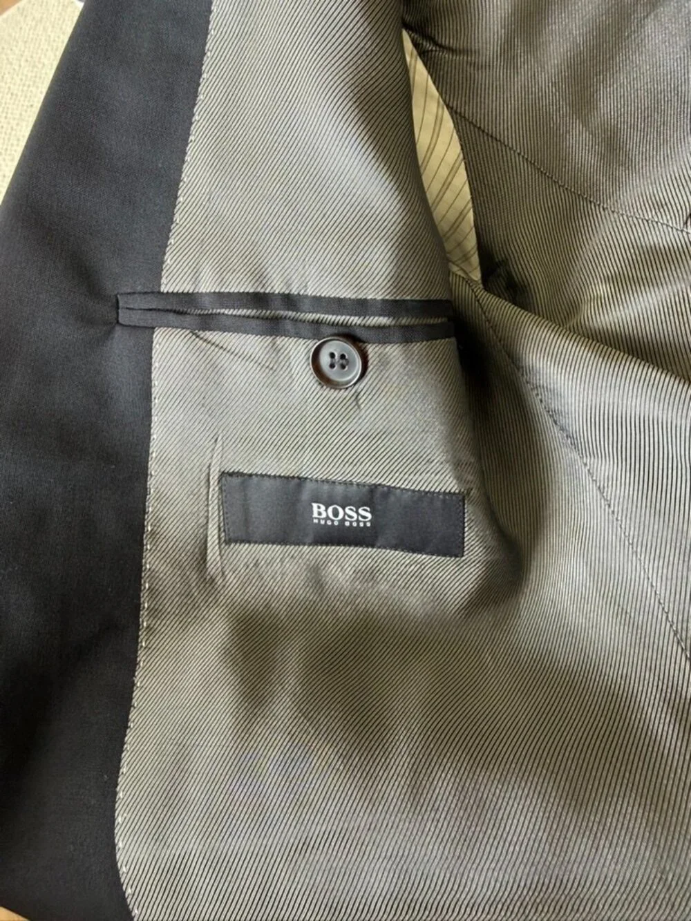 Hugo Boss Black Suit (38R)